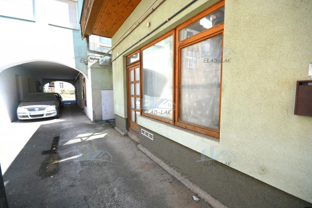 Eladó üzlethelyiség, Szombathelyen, Hollán Ernő utcában 15 M Ft