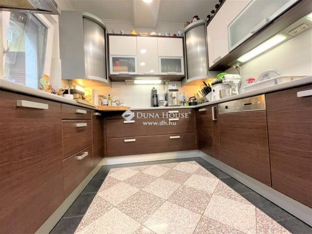 Eladó üzlethelyiség, Győrött 385 M Ft / költözzbe.hu