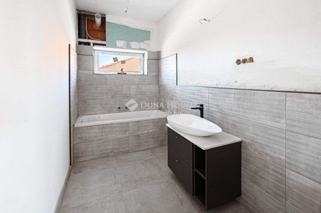 Eladó ikerház, Pécelen 139.9 M Ft, 6 szobás