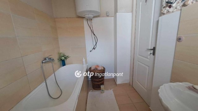 Eladó családi ház, Hortobágyon 28 M Ft, 2 szobás