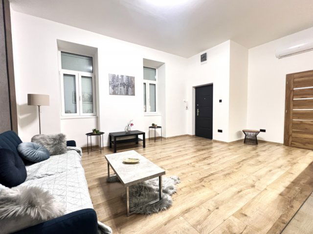 Eladó téglalakás, Budapesten, VI. kerületben, Izabella utcában