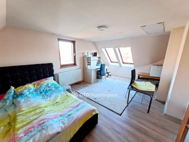 Eladó családi ház, Szolnokon 95 M Ft, 9 szobás