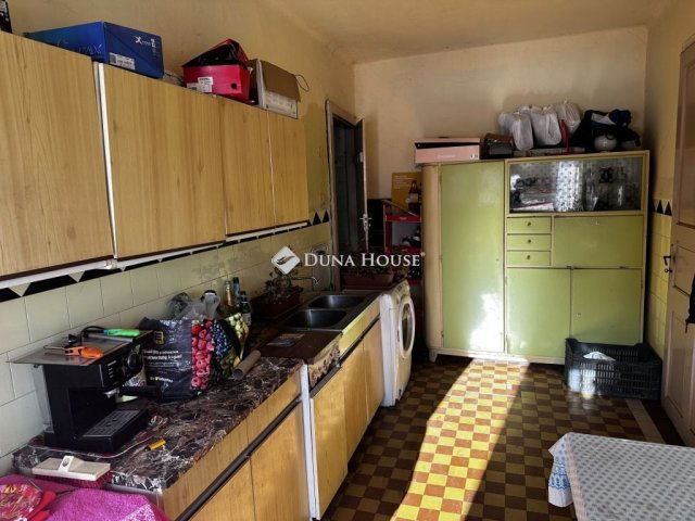 Eladó családi ház, Dunavecsén 37 M Ft, 2 szobás