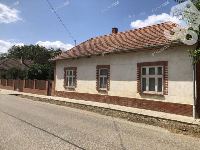 Eladó családi ház, Tiszasason 16 M Ft, 5 szobás