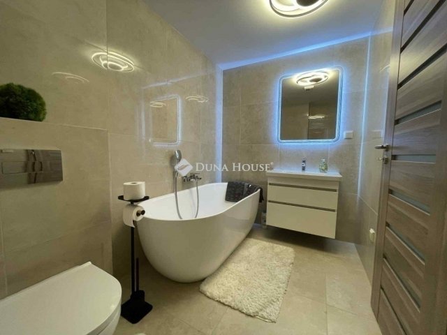 Eladó téglalakás, Szegeden 204.2 M Ft, 3 szobás