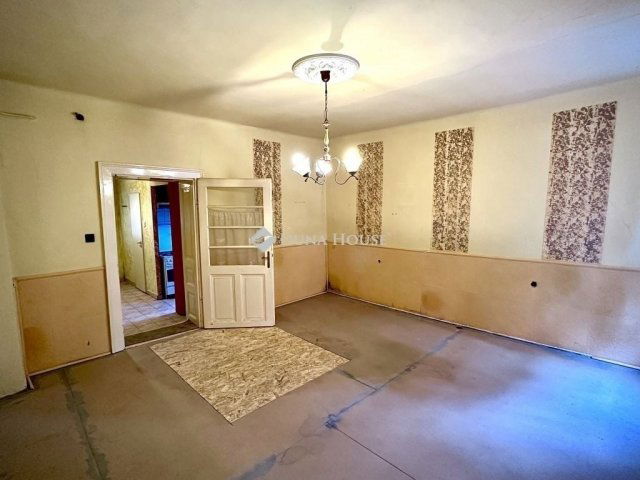 Eladó téglalakás, Szegeden 34.5 M Ft, 1 szobás