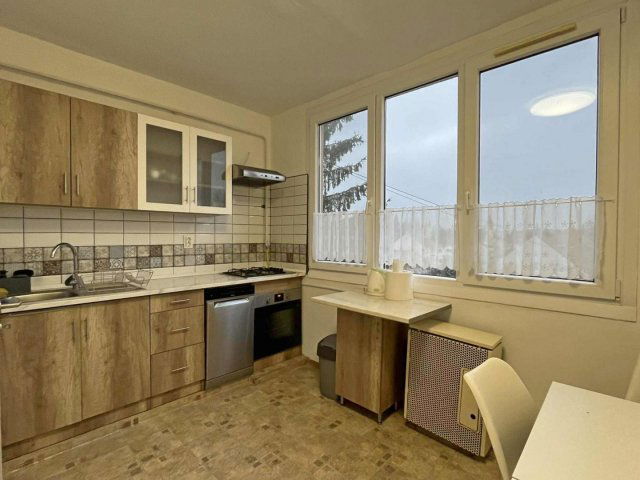 Kiadó téglalakás, albérlet, Egerben 150 E Ft / hó, 3 szobás