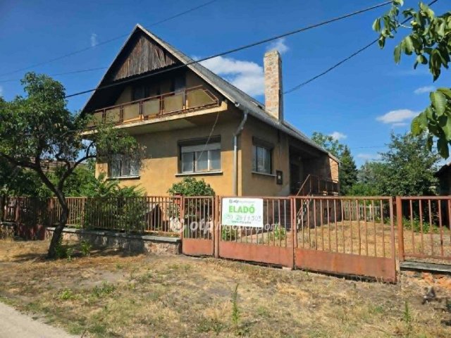Eladó családi ház, Tatabányán 59.9 M Ft, 3 szobás