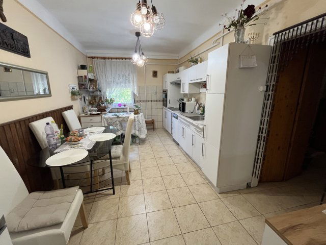 Eladó téglalakás, Pécsett 49 M Ft, 2 szobás