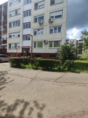Eladó panellakás, Szolnokon 29 M Ft, 2 szobás