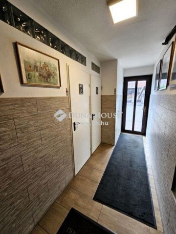 Eladó családi ház, Pilisvörösváron 199 M Ft, 13 szobás