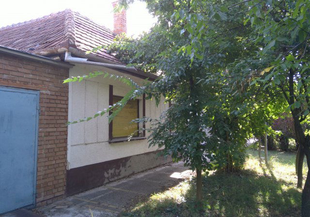 Eladó családi ház, Cegléden 23.9 M Ft, 2 szobás