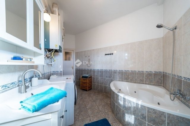 Eladó téglalakás, Budapesten, VIII. kerületben 108.5 M Ft