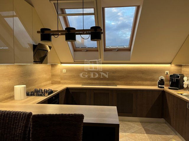 Eladó téglalakás, Székesfehérvárott 74.9 M Ft, 1+3 szobás