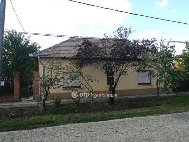 Eladó családi ház, Mesterszálláson 9.9 M Ft, 2+1 szobás