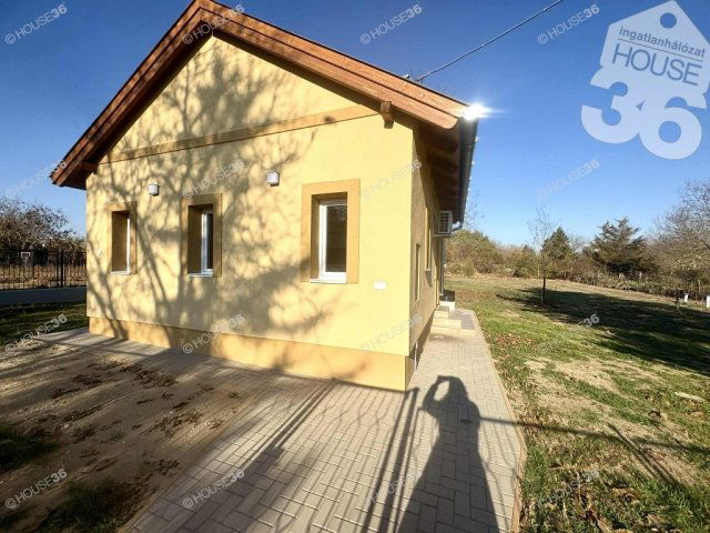 Eladó családi ház, Kiskunfélegyházán 32.85 M Ft, 2 szobás