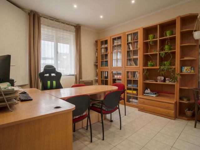 Eladó családi ház, Szekszárdon 39.9 M Ft, 3 szobás