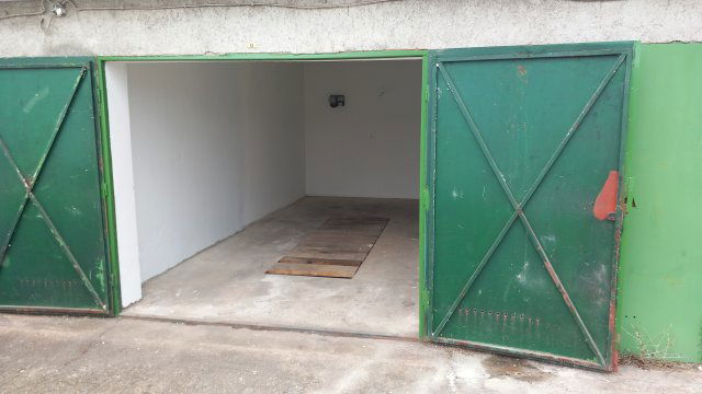 Kiadó garázs, Dunaújvárosban, Budai Nagy Antal úton