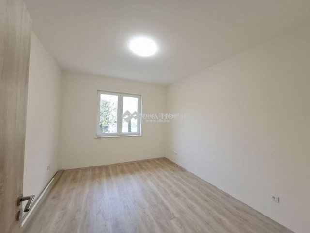 Eladó családi ház, Budapesten, XVI. kerületben 241 M Ft