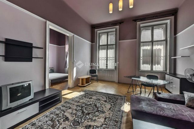 Eladó téglalakás, Budapesten, VIII. kerületben, Pál utcában