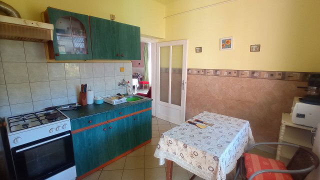 Eladó családi ház, Eszteregnyén 44.9 M Ft, 5 szobás