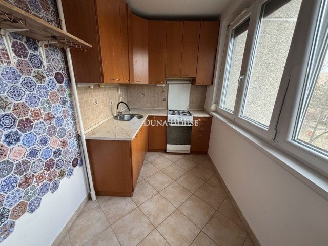 Eladó panellakás, Kecskeméten 52.9 M Ft, 3 szobás