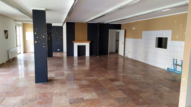 Kiadó üzlethelyiség, Tatán 490 E Ft / hó / költözzbe.hu