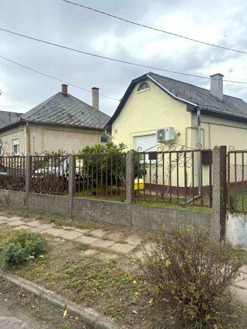 Eladó családi ház, Debrecenben, Keresztesi utcában 35 M Ft