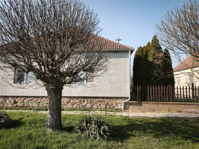 Eladó családi ház, Szombathelyen 74.6 M Ft, 6 szobás