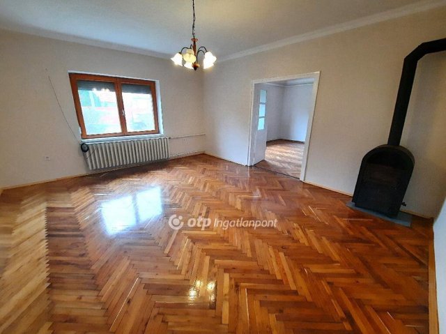 Eladó családi ház, Szolnokon 39.99 M Ft, 4+1 szobás