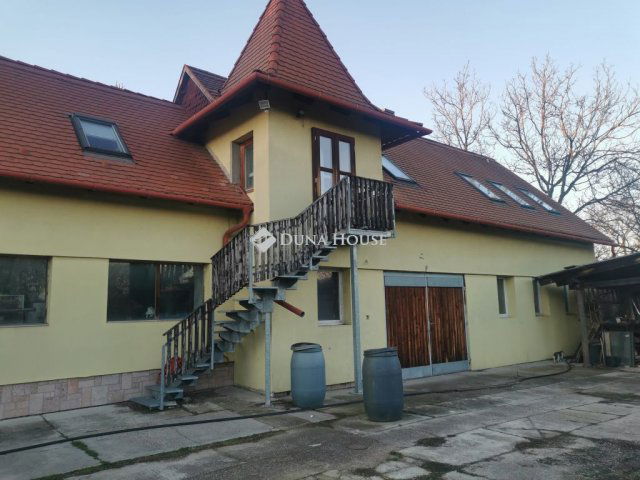 Eladó családi ház, Tatán, Táncsics Mihály utcában 108 M Ft