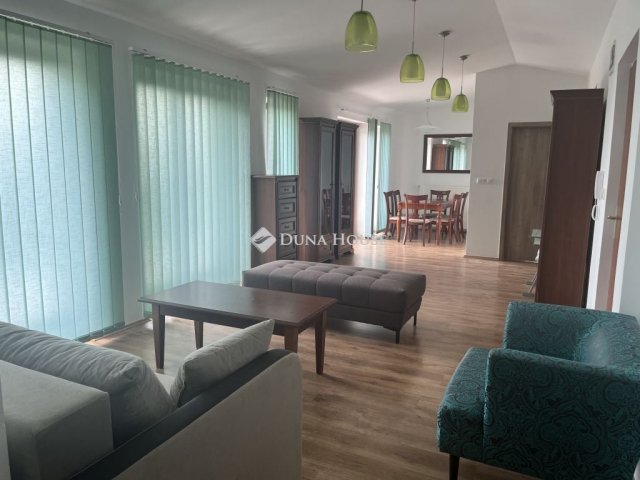 Kiadó téglalakás, albérlet, Pécsett 220 E Ft / hó, 4 szobás