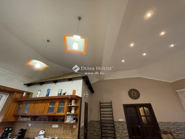 Eladó családi ház, Kecskeméten 119.8 M Ft, 5 szobás
