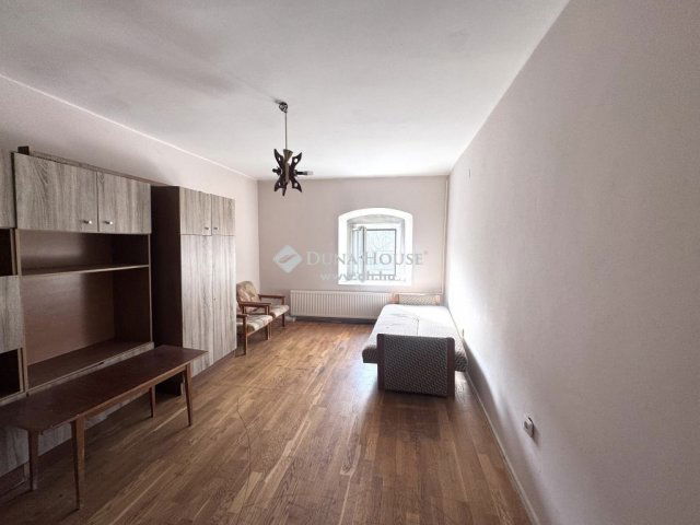 Eladó téglalakás, Siklóson 24.99 M Ft, 2 szobás
