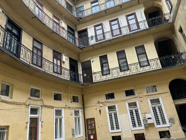 Eladó téglalakás, VII. kerületben, Alsó erdősor utcában