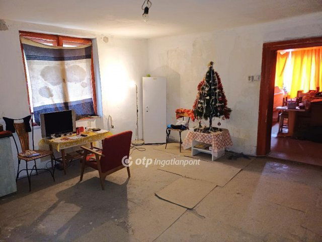 Eladó családi ház, Csongrádon 12 M Ft, 3 szobás