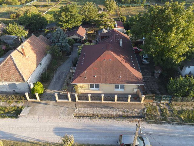 Eladó családi ház, Pusztaszabolcson 76.9 M Ft, 3+2 szobás