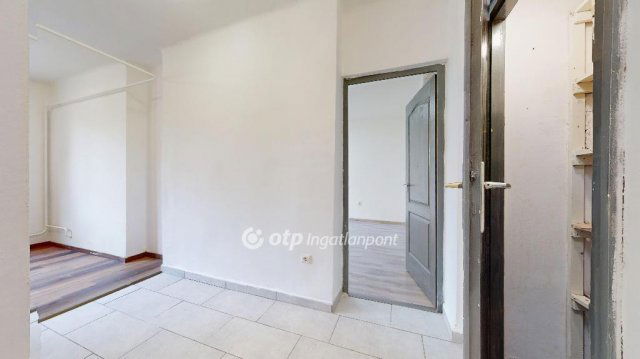 Eladó téglalakás, Kazincbarcikán 20 M Ft, 1 szobás