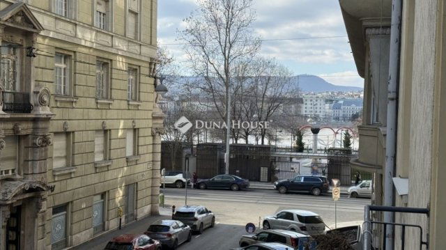 Eladó téglalakás, Budapesten, V. kerületben 135 M Ft, 2 szobás