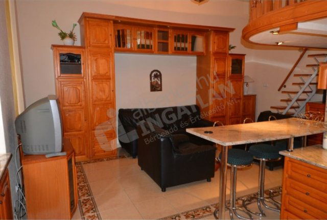 Kiadó téglalakás, albérlet, VI. kerületben, Vörösmarty utcában