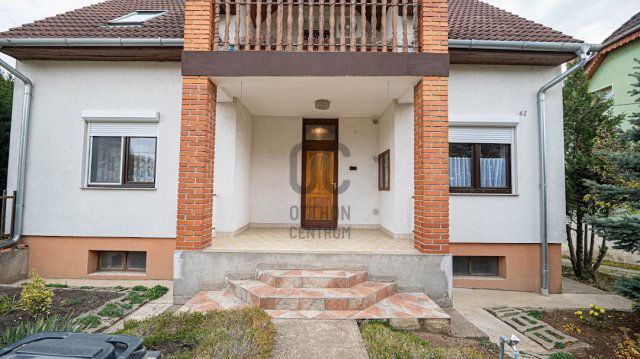 Eladó családi ház, Pakson 89 M Ft, 5 szobás