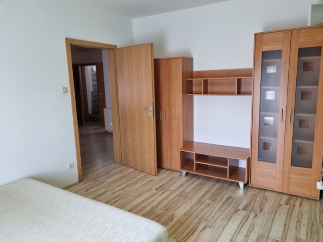 Kiadó téglalakás, albérlet, Pécsett, Könyök utcában