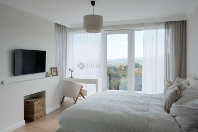 Eladó családi ház, Szentendrén 220 M Ft, 5 szobás