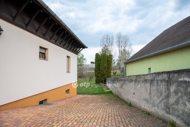 Eladó családi ház, Ásványrárón 180 M Ft, 8 szobás