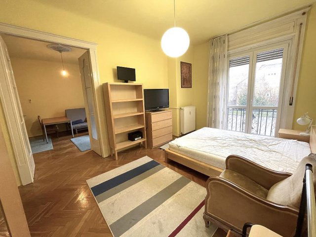 Eladó téglalakás, Budapesten, VIII. kerületben, Gutenberg téren