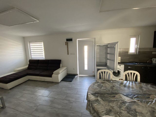 Kiadó családi ház, albérlet, Komáromban 400 E Ft / hó