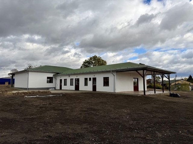 Eladó ipari ingatlan, Vácon 246 M Ft / költözzbe.hu