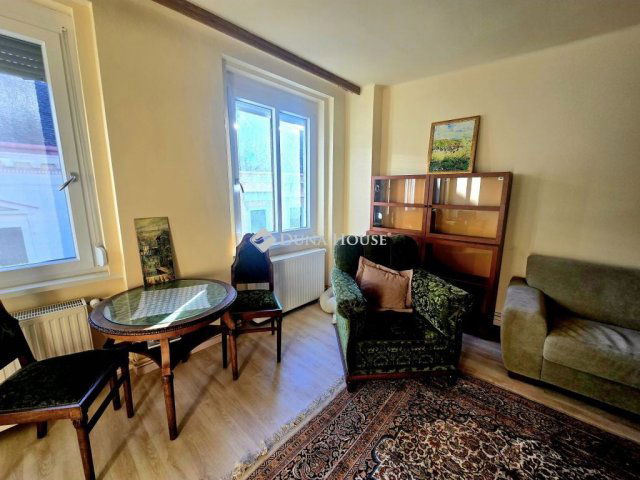 Kiadó téglalakás, albérlet, Pécsett, Király utcában, 2 szobás