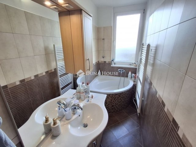 Eladó téglalakás, Budapesten, XVIII. kerületben 67.9 M Ft