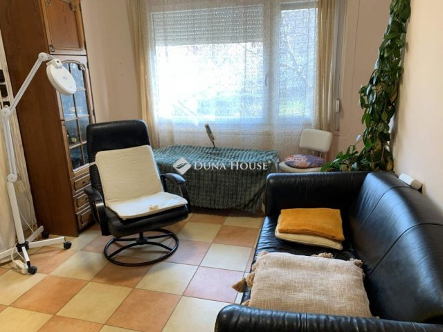 Eladó családi ház, Ercsiben 62.5 M Ft, 2 szobás